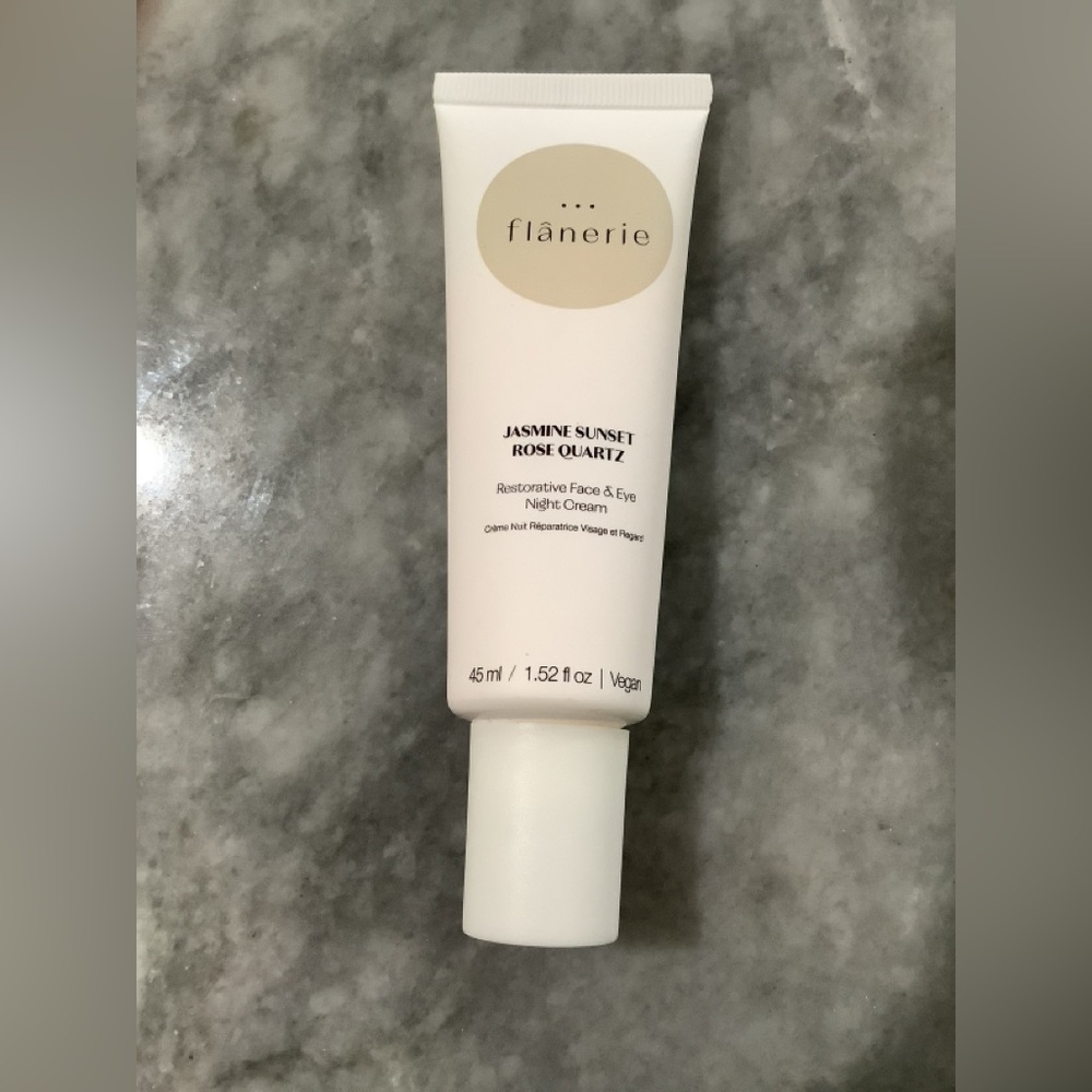 NEW! Flanerie
Restorative Face & Eye Night Cream